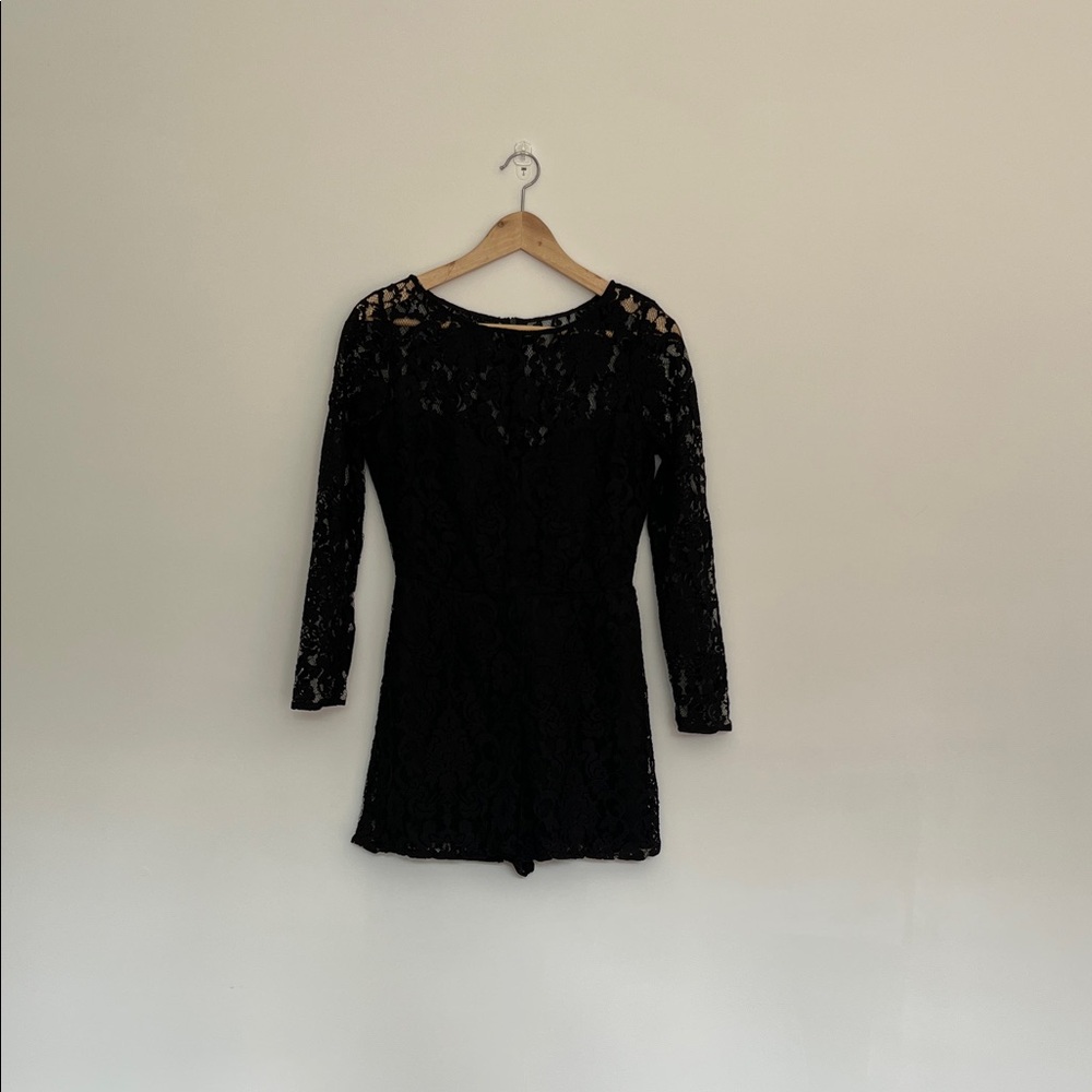 black lace long sleeved romper by bb dakota, size 4
